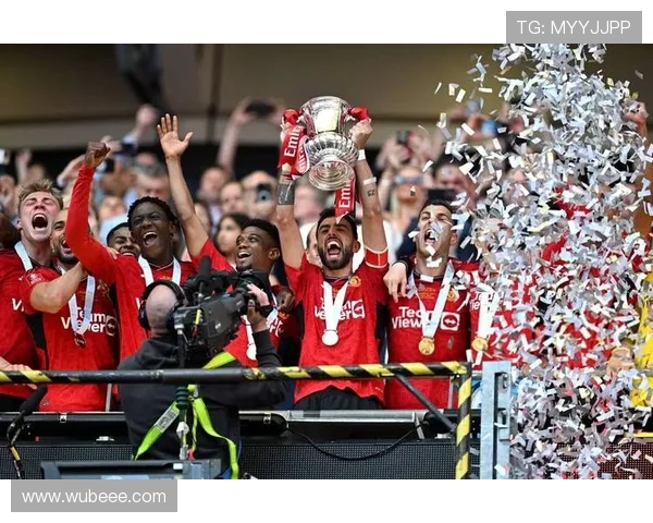 曼联新赛季阵容变化与战术调整对球队复兴之路的深远影响分析 曼联新赛季阵容变化与战术调整对球队复兴之路的深远影响分析