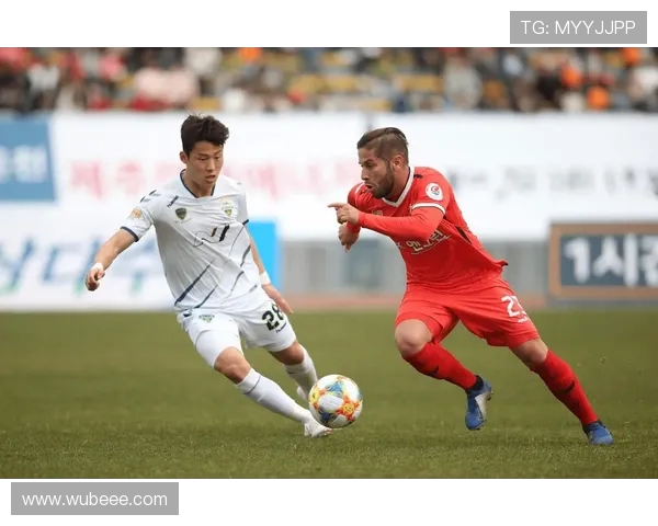 武汉三镇鏖战绿茵赛场豪强争锋演绎巅峰对决再掀足球激情风暴 武汉三镇鏖战绿茵赛场豪强争锋演绎巅峰对决再掀足球激情风暴