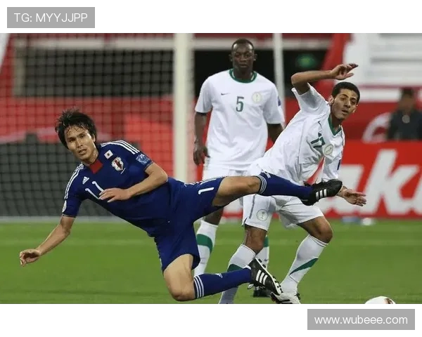 深入分析成都足球队边路渗透战术的特点与应用效果