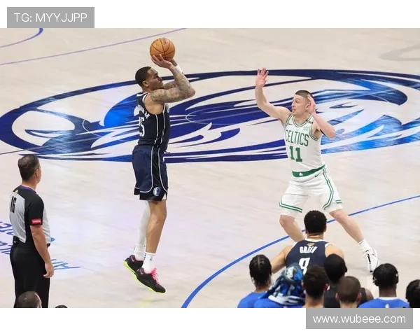 独行侠与凯尔特人激战正酣 谁能笑到最后争夺季后赛关键胜利